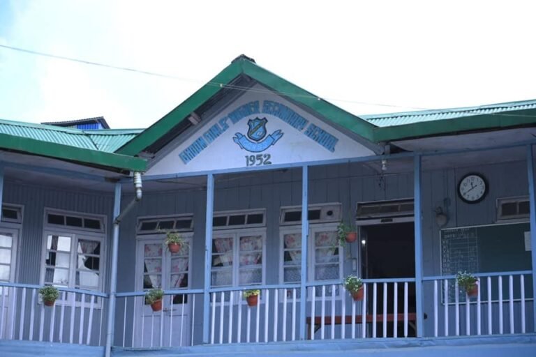Ghoom Girls High School Inaugurates Atmospheric Water Generator Plant 12